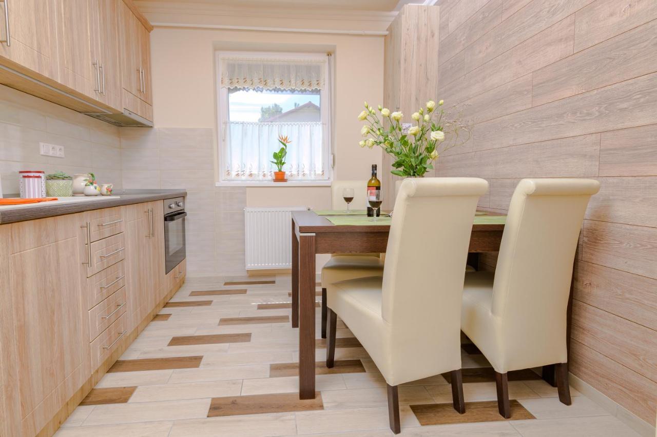 Illes Apartmanok I. Hajduszoboszlo Luaran gambar