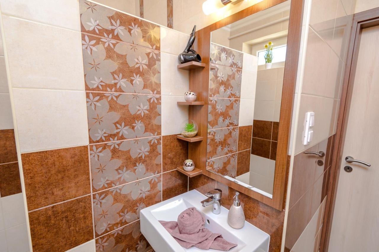 Illes Apartmanok I. Hajduszoboszlo Luaran gambar